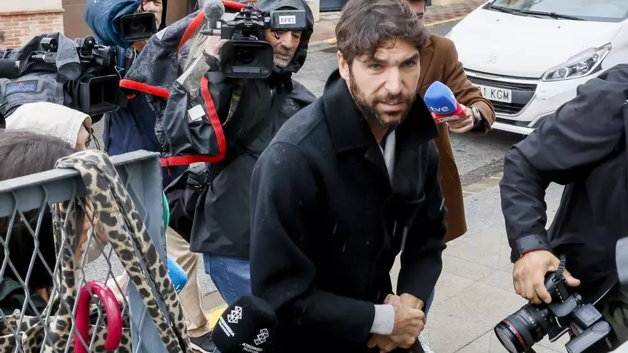 Cayetano Rivera atribuye su accidente de tráfico a un despiste y asegura sentirse acosado
