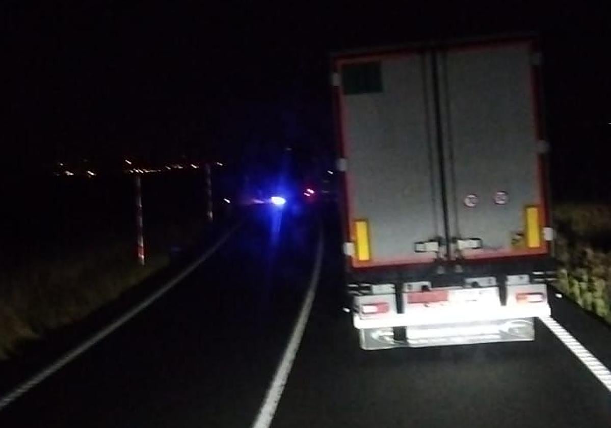 Cortada la N-232 en Fonzaleche por 'la tijera' de un camión