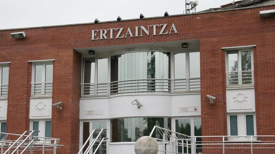 Juicio al ertzaina acusado de transportar más de 800 kilos de cocaína en carbón: "No sabía nada"