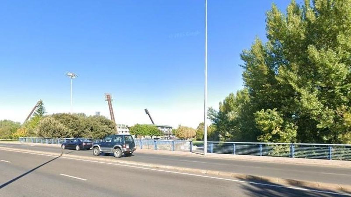 Viaducto de la N-120 sobre el río Bernesga al paso de la avenida Fernández Ladreda.
