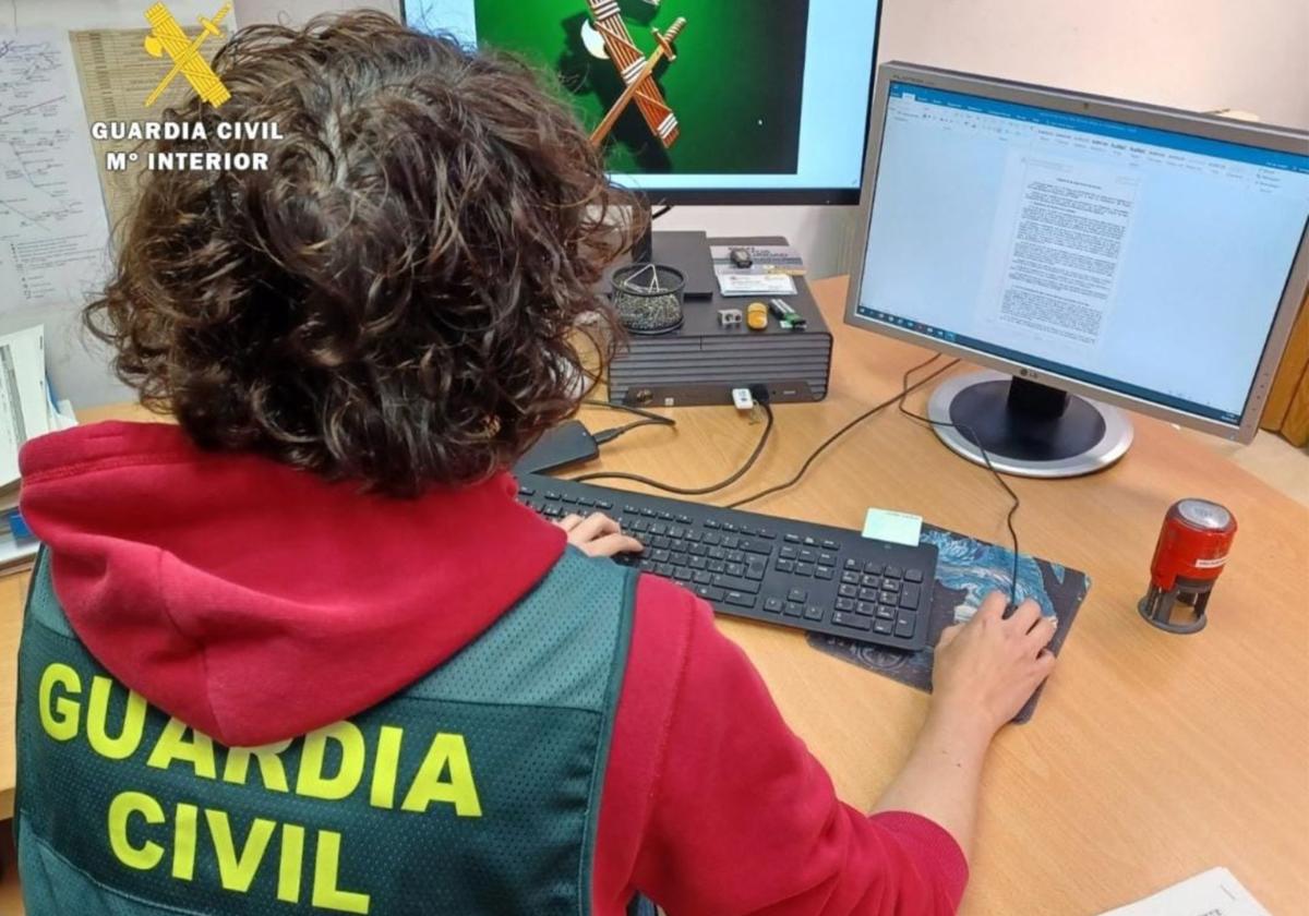Detenidas cuatro personas por estafar en Burgos a otras tres al ofrecerles móviles gratis