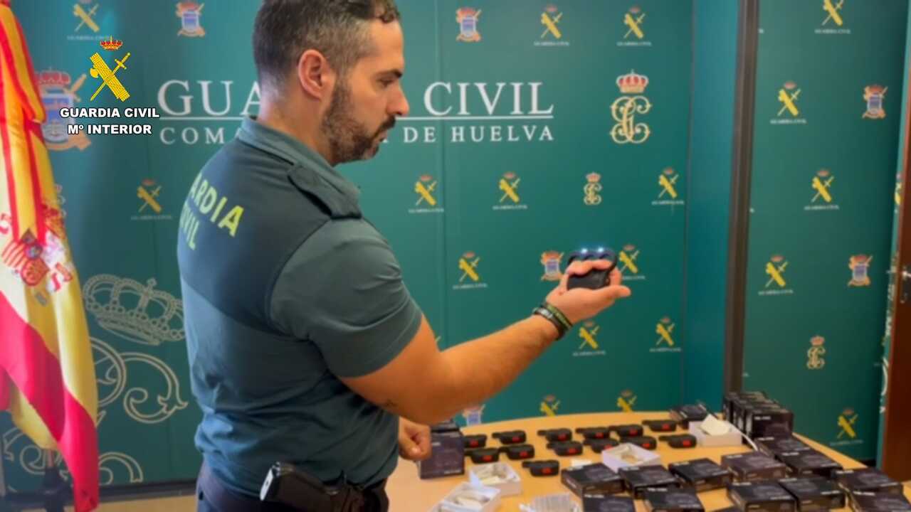 La Guardia Civil pilla 451 puños americanos con descargas eléctricas en San Juan del Puerto