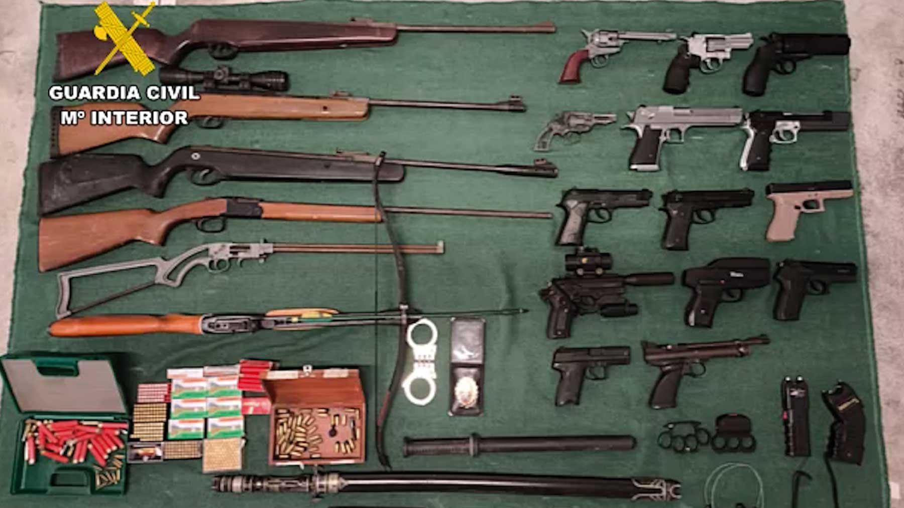 Descubren impresionante arsenal de armas y plantación de marihuana en vivienda de Selva tras incendio