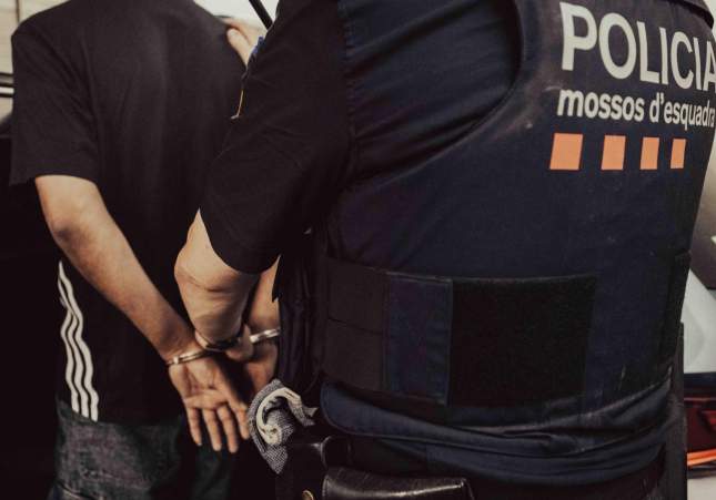 Detenido en Barcelona un hombre acusado de cuatro robos con violencia e intimidación