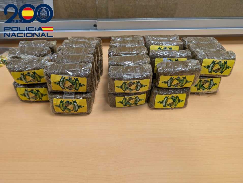 Hachís en el coche del detenido. Fuente: Policía Nacional