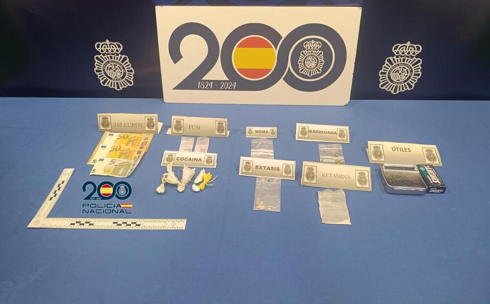 Detenido por llevar varios tipos de drogas en su vehículo
