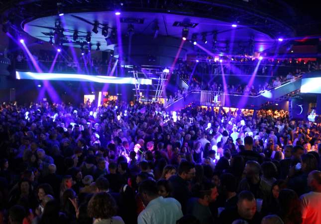 Detenidos dos camellos por vender drogas en una discoteca de Barcelona