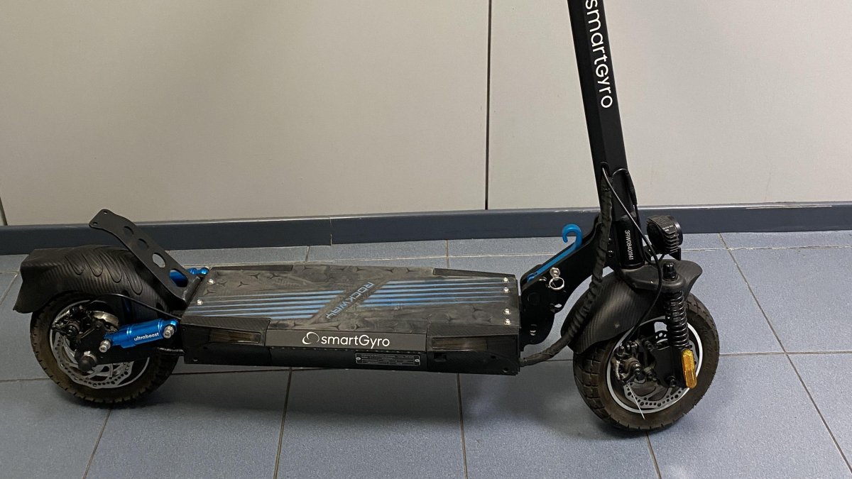 Una mujer queda con el posible comprador de su patinete en Lleida y cuando se lo deja probar, se lo roba