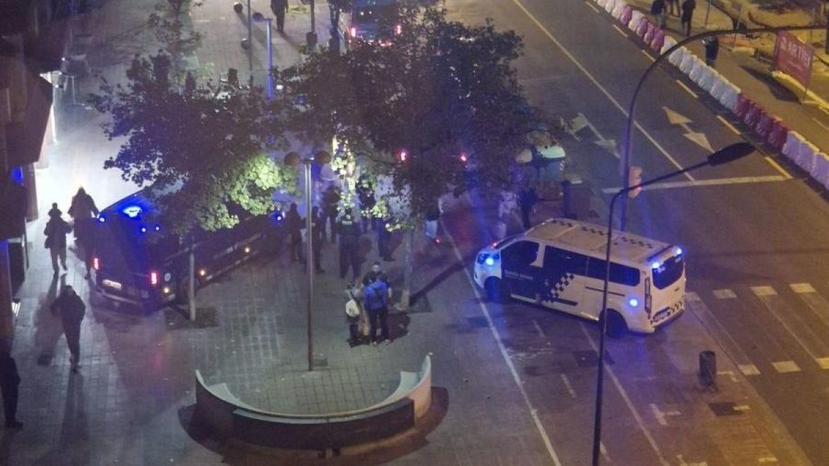 Peleas con varios implicados en la avenida Balmes de Lleida y en la antigua estación de Mollerussa