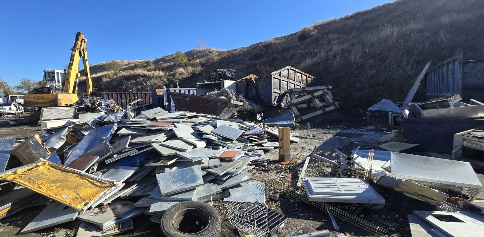 Rivas echa el cierre a una chatarrería ilegal en la Cañada Real