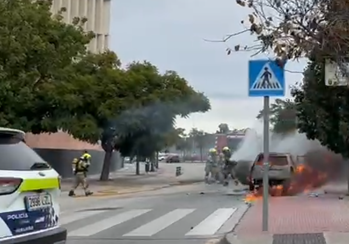 Incendio de vehículo en Ciudad de la Justicia de Málaga genera alarma pero no hay heridos