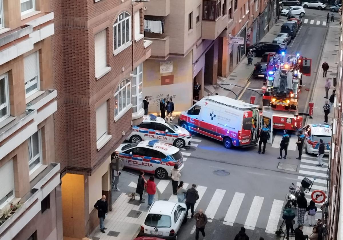 Incendio en un edificio de Gijón: vecinos en alerta en el barrio de Ceares