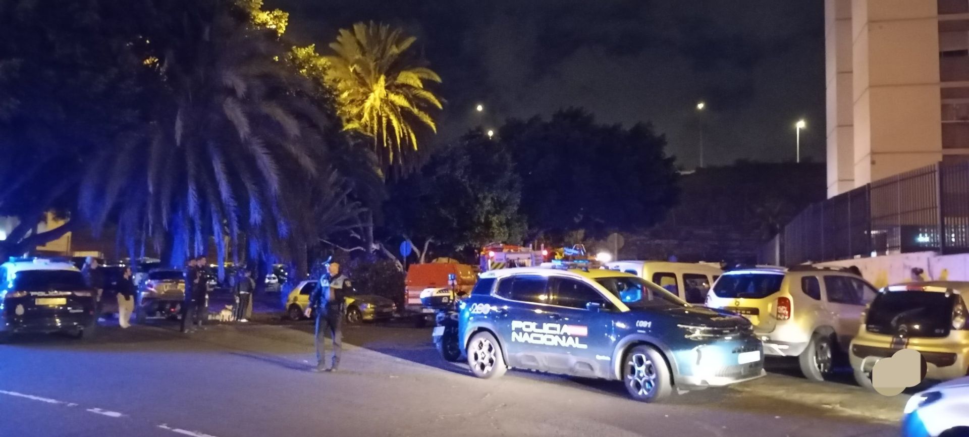 Siete afectados, entre ellos un niño de 11 años, tras el incendio de un edificio en La Paterna
