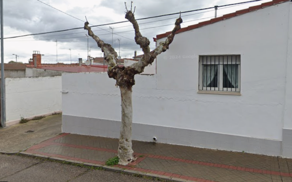 Desalojada una casa por un incendio en Olmedo