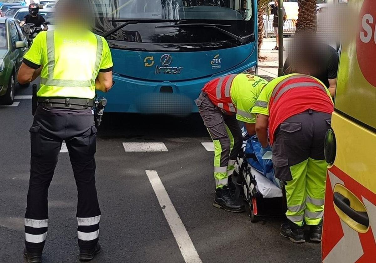 Joven atropellada en Las Palmas tras cruzar el paso de peatones en rojo
