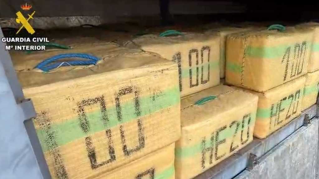 Persecución nocturna en el Guadalquivir: 3.000 kilos de hachís incautados junto al entorno de Doñana