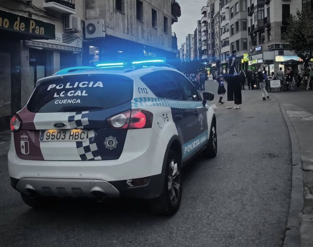 La Policía Local interviene en 67 avisos este fin de semana: tráfico, asistencias y peleas en la vía pública.