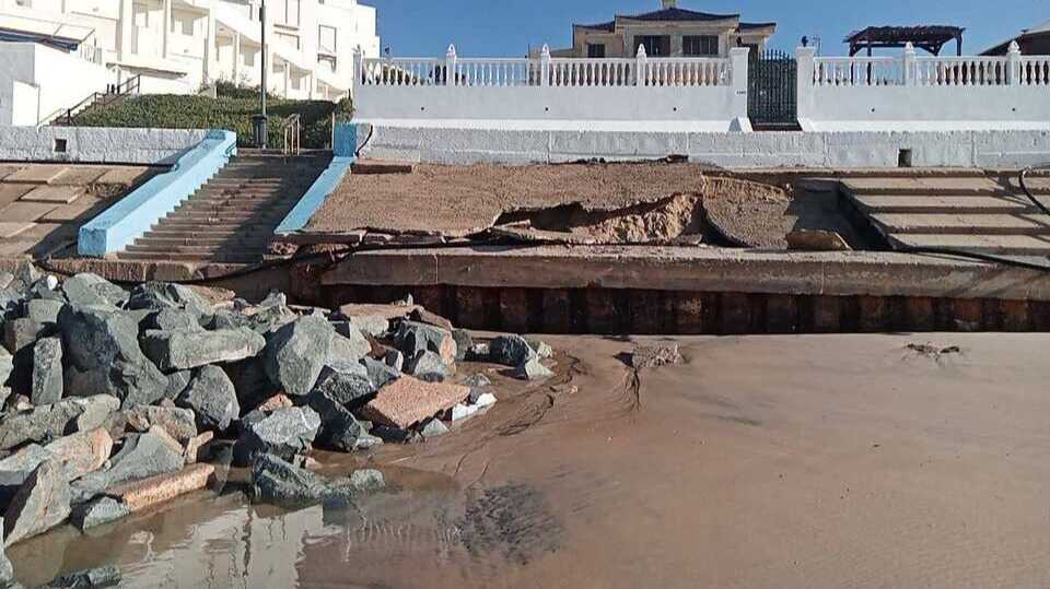 Galería| Así ha quedado el paseo marítimo de Matalascañas tras la última borrasca