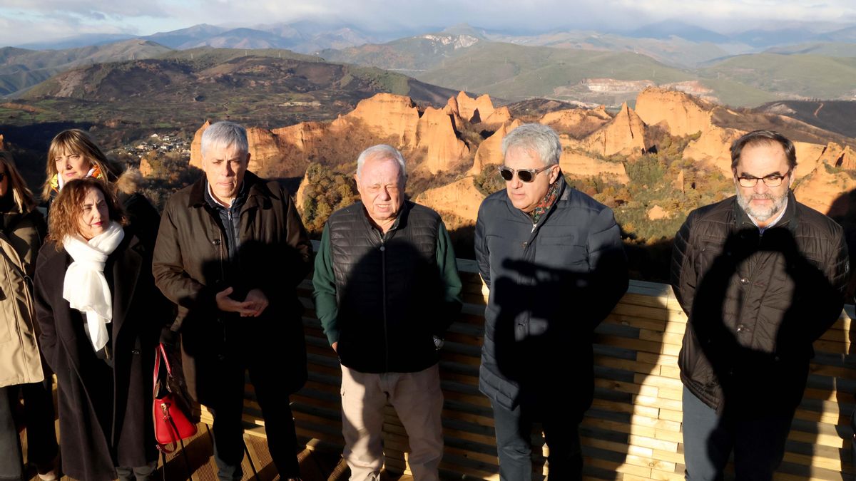 Las Médulas recuperan el mirador de Orellán que quedó arrasado en los incendios de este verano.