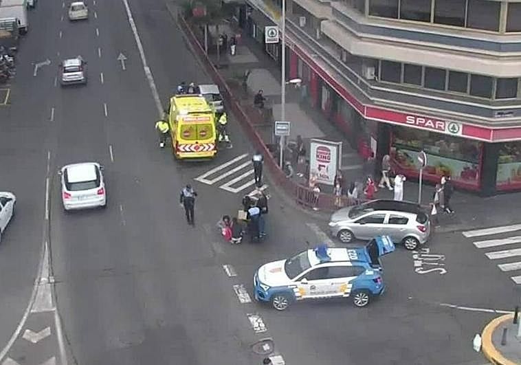 Un motorista resulta herido tras chocar contra un turismo en Las Palmas de Gran Canaria