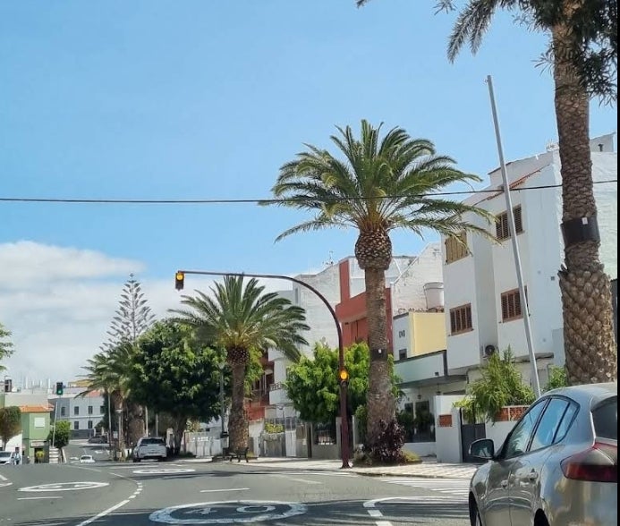 Un motorista herido grave tras colisionar con un turismo en Agüimes