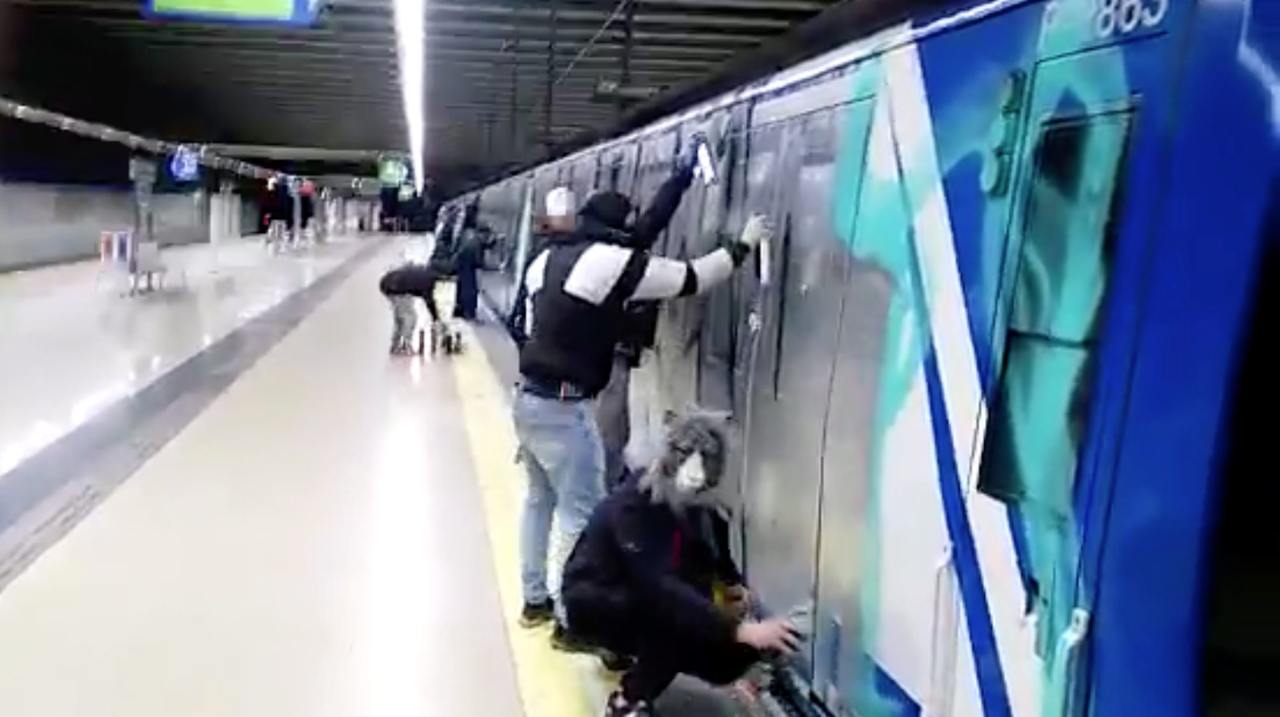 Operación policial en el Metro de Madrid: 19 detenidos por vandalismo en Halloween