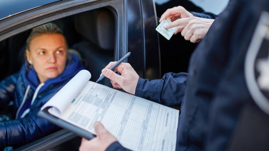 Un policía local acepta 4 meses de prisión por quedarse con 495 euros de multas de tráfico