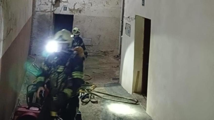 Una mujer de 46 años y dos niños, trasladados tras incendiarse su vivienda en Sesma