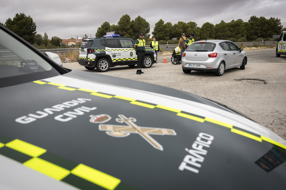 Una mujer y tres menores heridos tras el vuelco de un coche