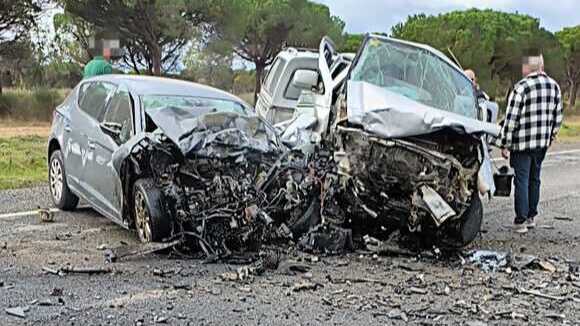 Un accidente de tráfico deja dos heridos muy graves y corta la A-494