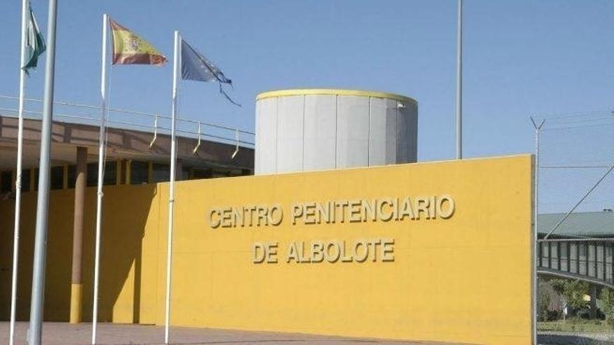 Un interno hiere a tres funcionarios durante el proceso de traslado de una prisión a otra