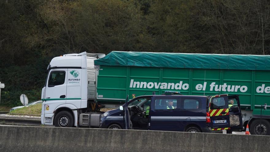 “Llevo parado desde las 8 de la mañana; tengo que ir a Bretaña y volver para Navidad”