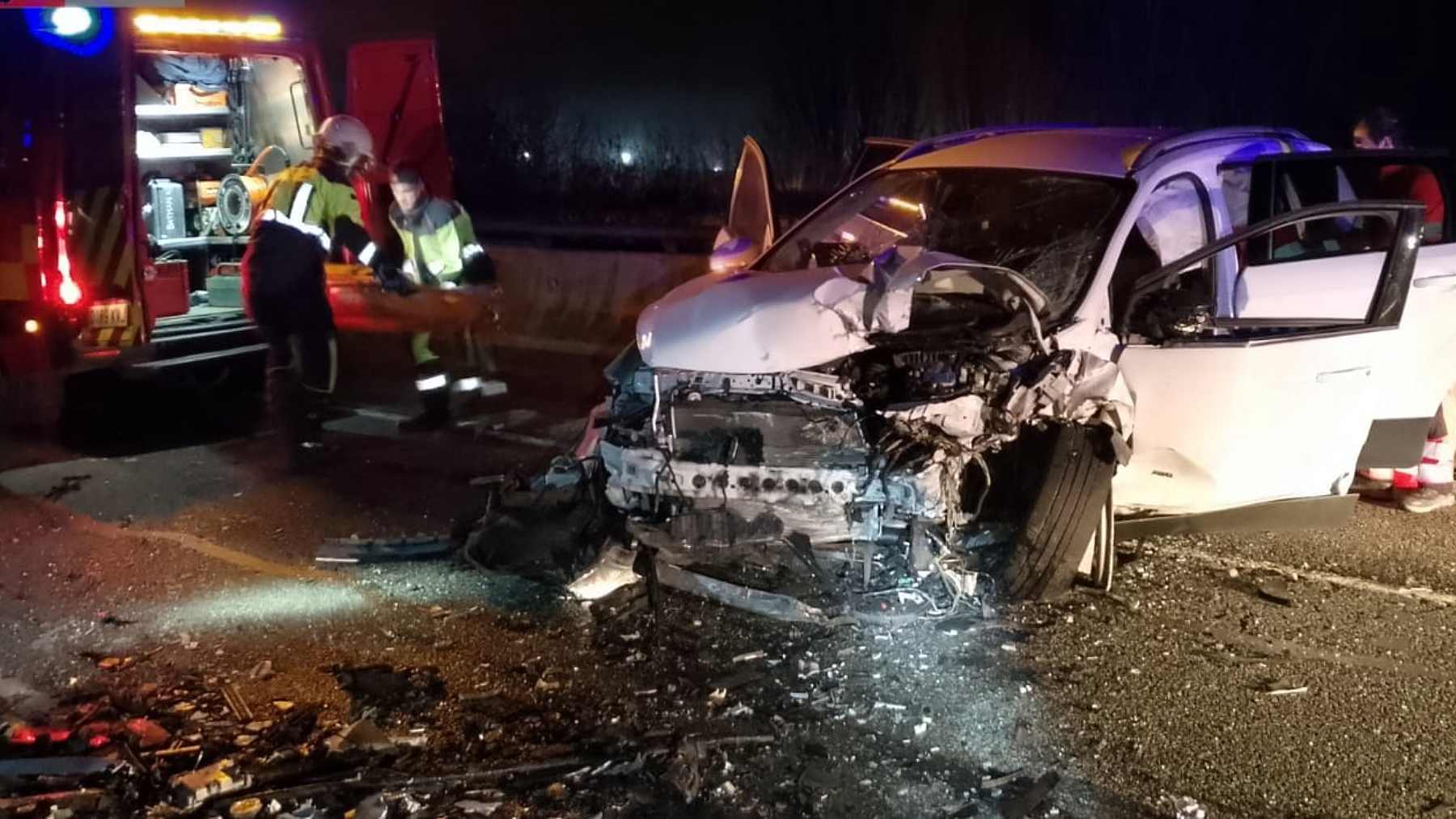 Choque frontal en la N-121 deja heridos a una madre y a su hijo en Navarra