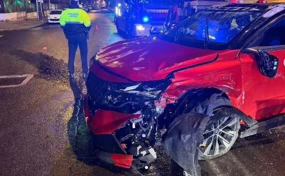 Vuelca con su coche en pleno casco urbano de Huelva y acaba en el hospital