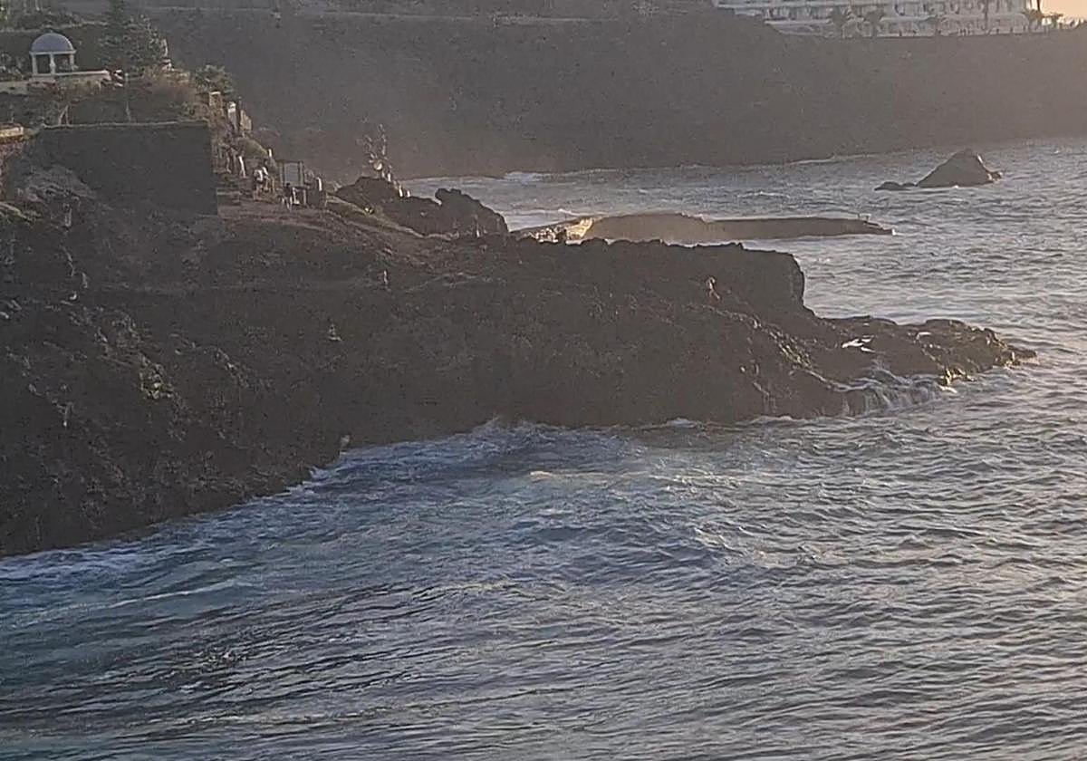 Suben a cuatro los muertos por un golpe de mar en Tenerife y se busca a una persona desaparecida