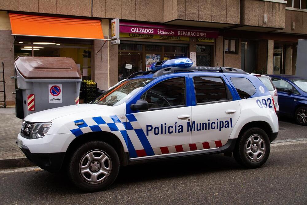Arrestada por simular llevar un arma para robar a dos menores