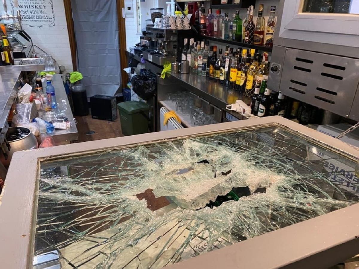 Detenido 'in fraganti' mientras robaba en una tienda de Madrid mediante el 'alcantarillazo'