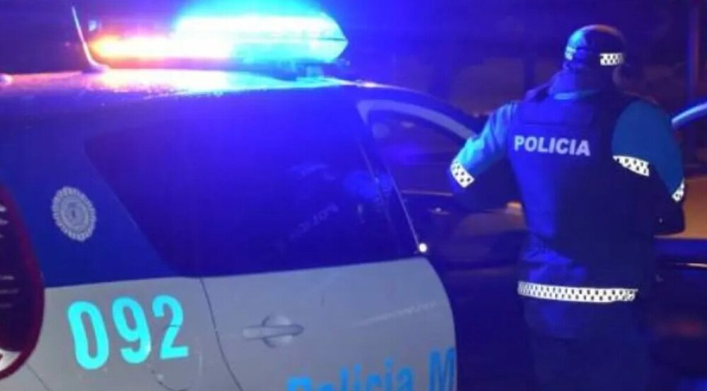 Detenido por conducir sin carné y provocar accidente, implicando a dos mujeres en encubrimiento