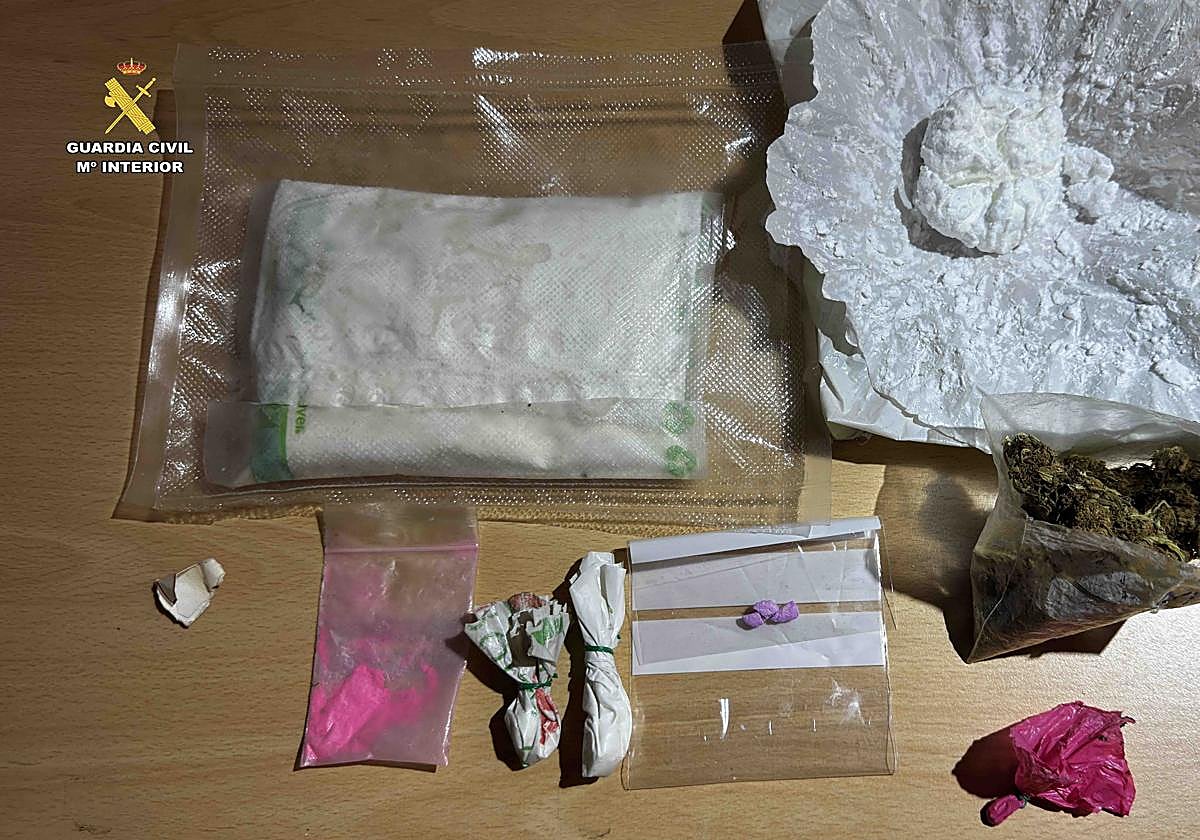 Acuden a Villamediana por una denuncia de violencia de género y encuentran speed, cocaína rosa, éxtasis, marihuana y cristal