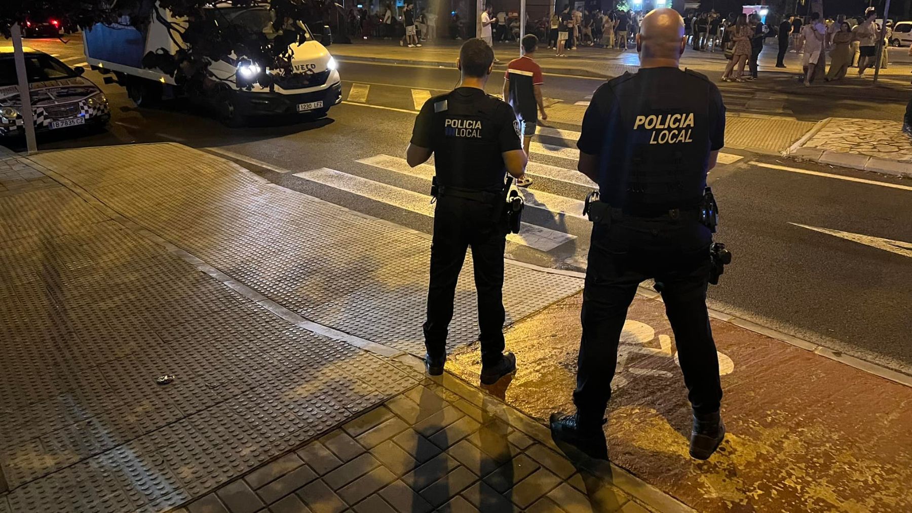 Heridos dos policías locales de Alcúdia tras ser agredidos por un dominicano fuera de control