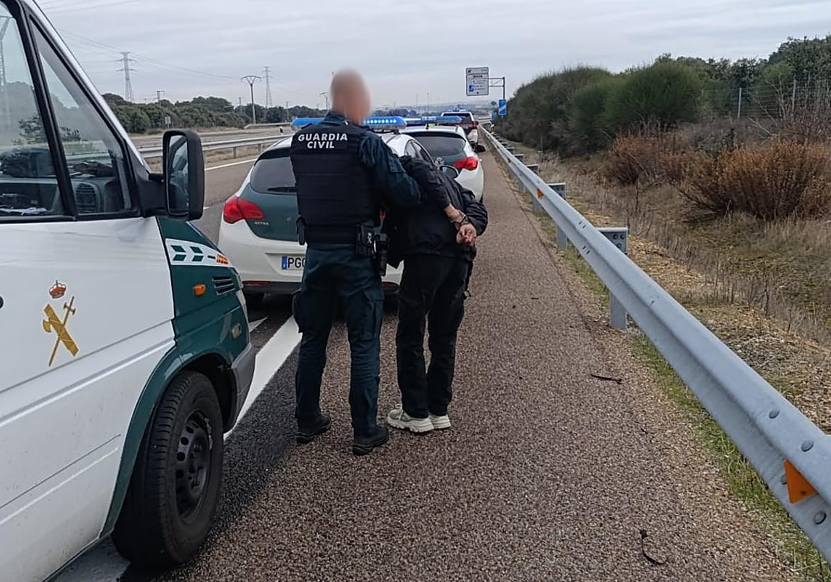 Detenidos en Salamanca tras una persecución de 90 kilómetros y tirar un kilo de hachís por la ventanilla