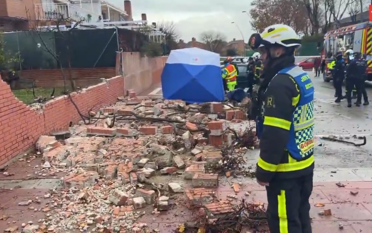 Dos heridos en Getafe al caerles encima el muro de un chalé del Sector 3