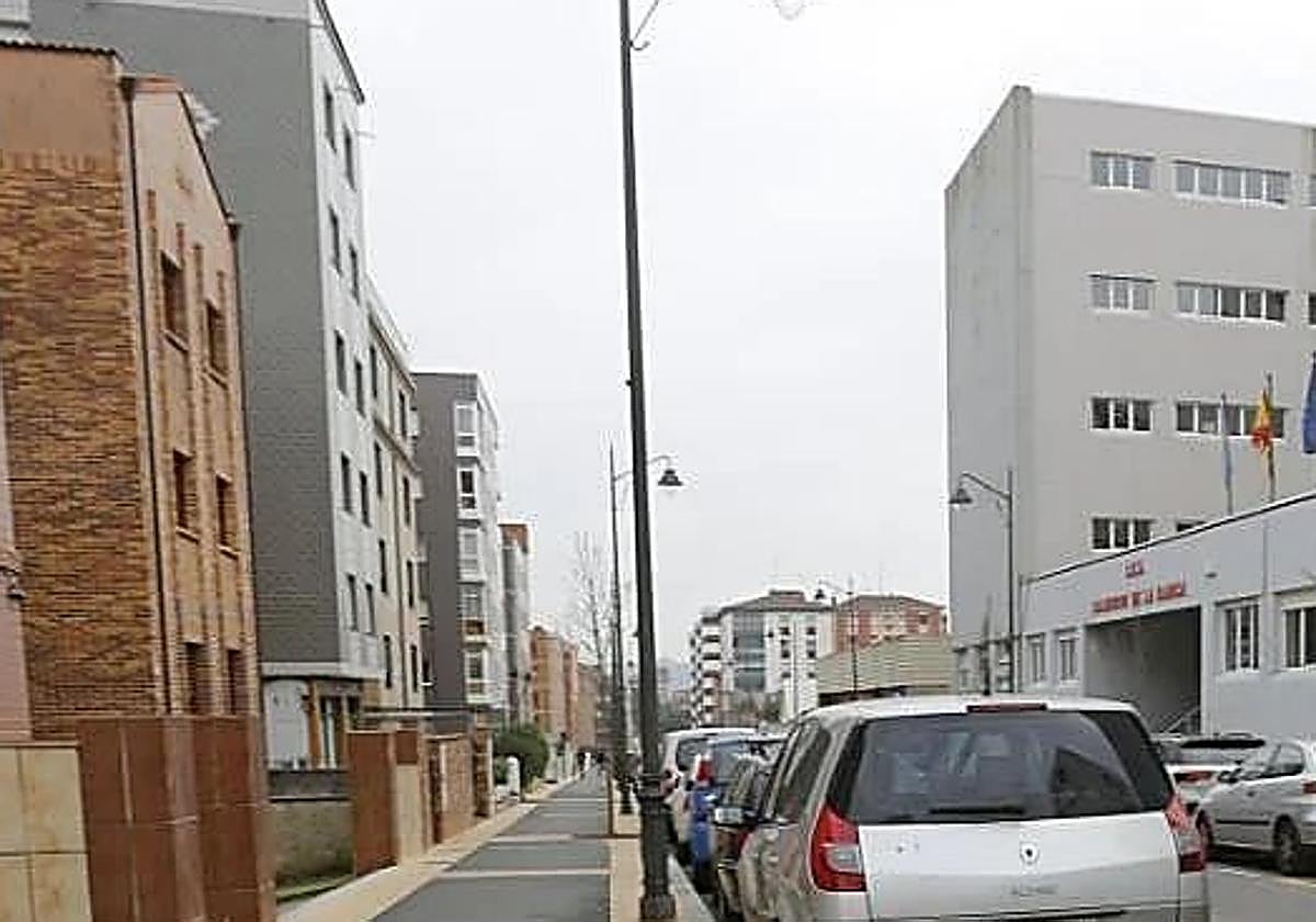 La Policía Nacional busca a dos individuos que apuñalaron de gravedad a dos menores en Gijón