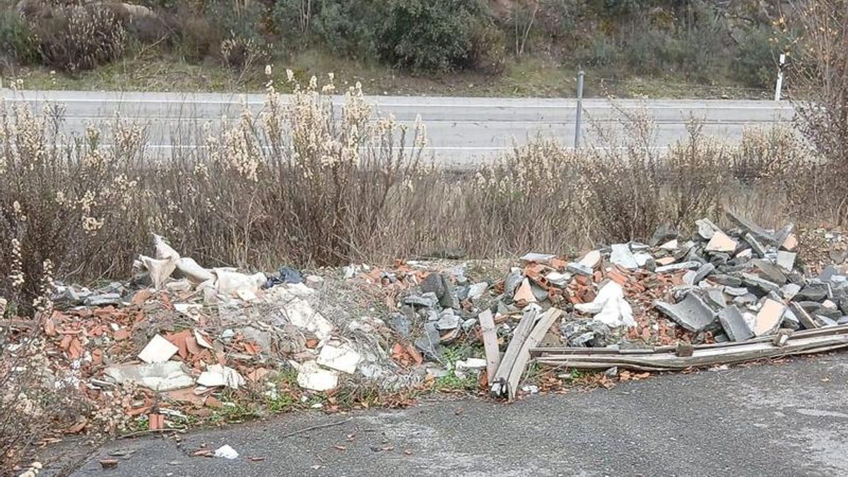 El Ayuntamiento de Ponferrada actúa en 24 puntos por vertidos ilegales y sanciona a 38 infractores.