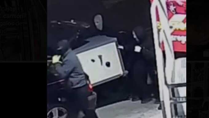 Encuentran en una finca onubense la caja fuerte robada del camión de los regalos de Monesterio