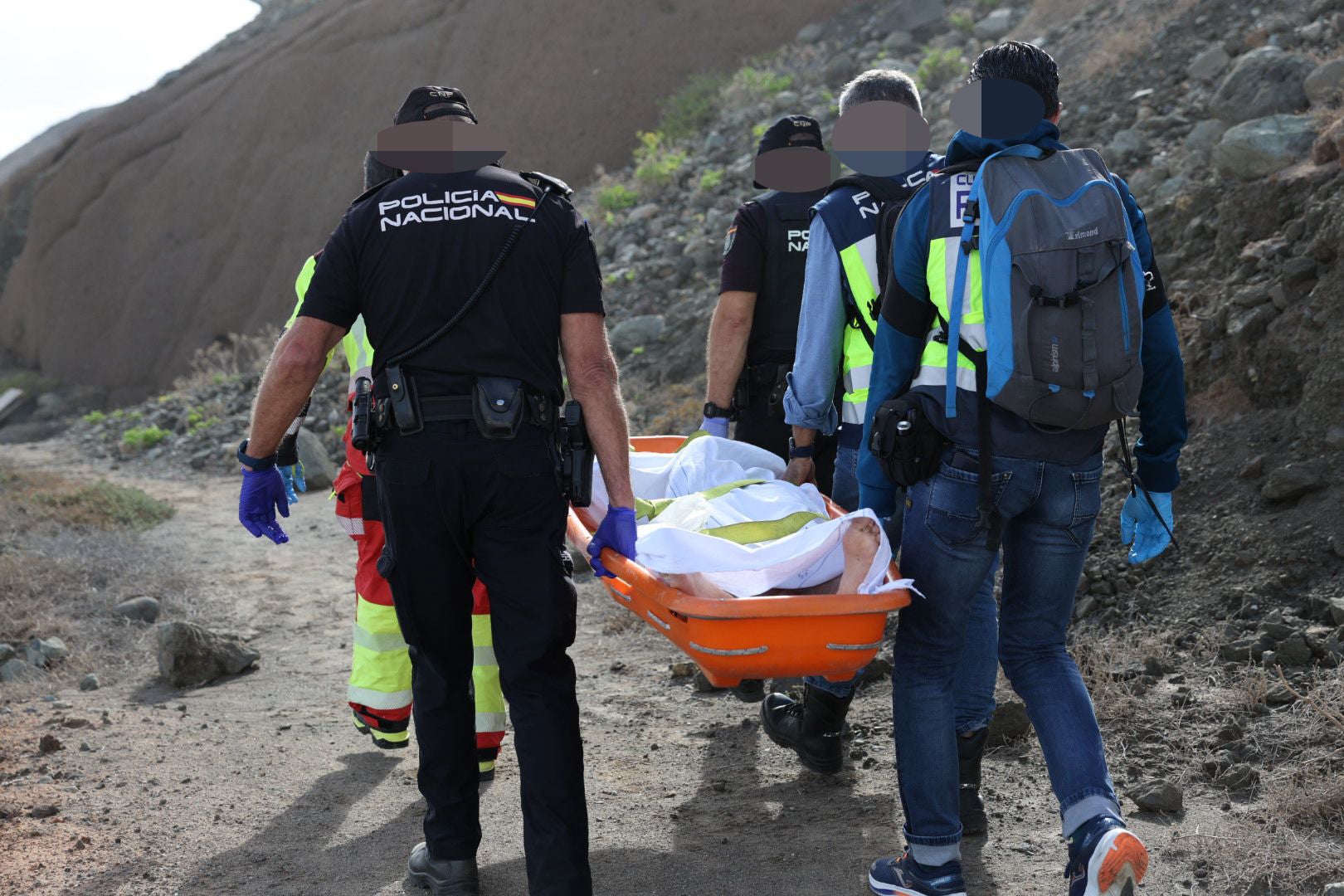 Encuentran el cadáver de un joven en la playa de Bocabarranco