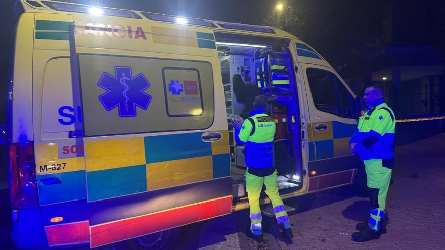 Un hombre mata de varias puñaladas en el cuello a su mujer en Madrid y después se tira desde la azotea