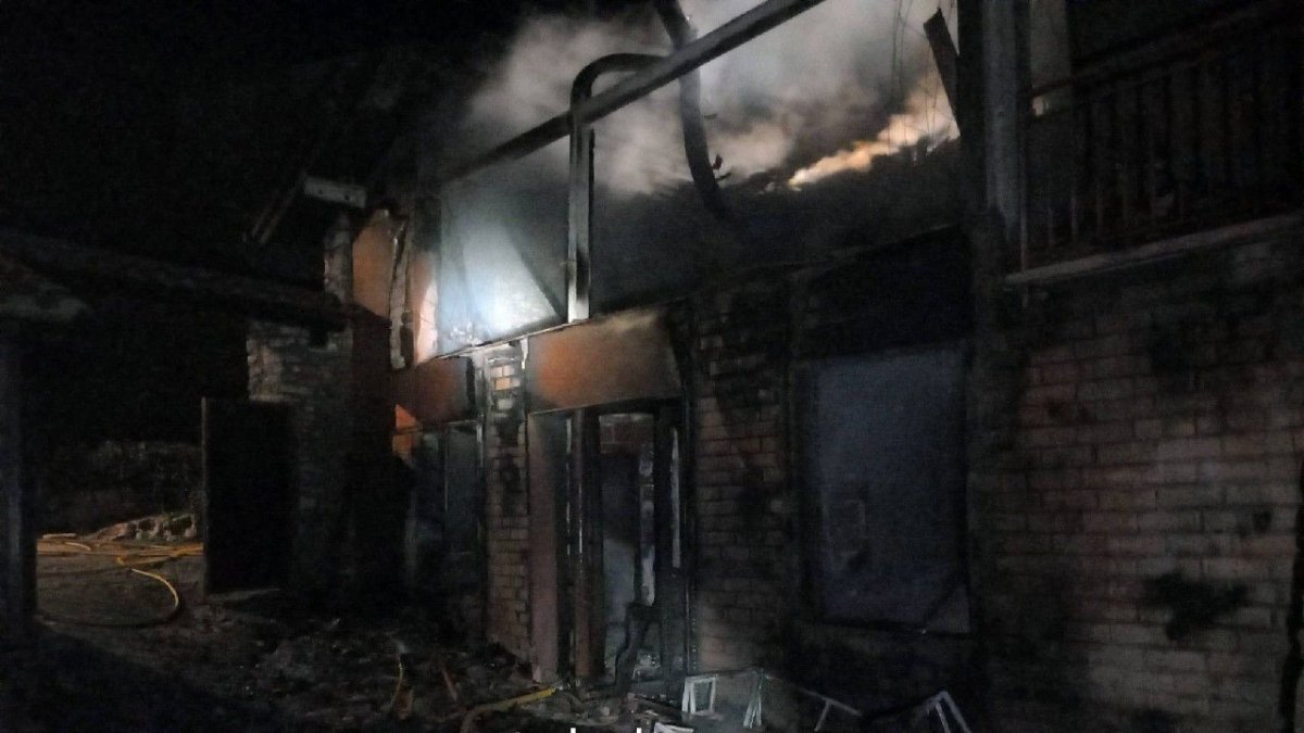 Un incendio calcina una casa de dos plantas en el pueblo de Ansovell, en el Alt Urgell