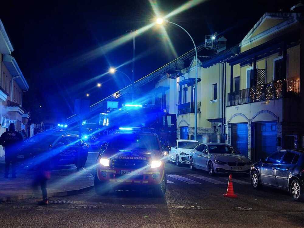 Un incendio en Azucaica obliga a desalojar a los vecinos
