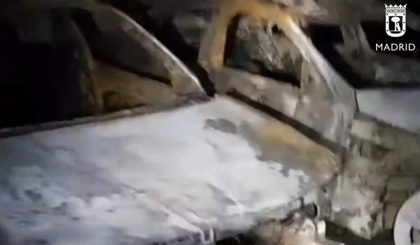 Incendio en aparcamiento de La Latina calcina seis coches y una motocicleta, sin heridos